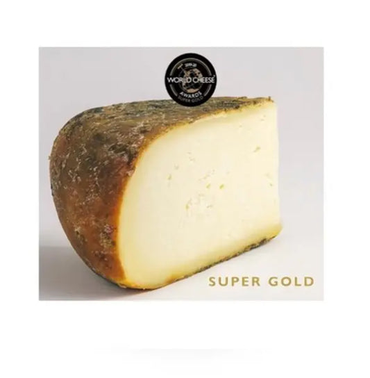 Cuña de queso curado de Mahón Quintana / Medalla Super Oro WCA 2019/20