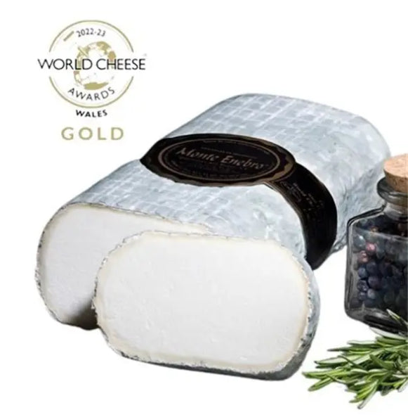 El queso de cabra Monte Enebro (medio queso) fue Medalla de Oro en los World Cheese Awards 22/23